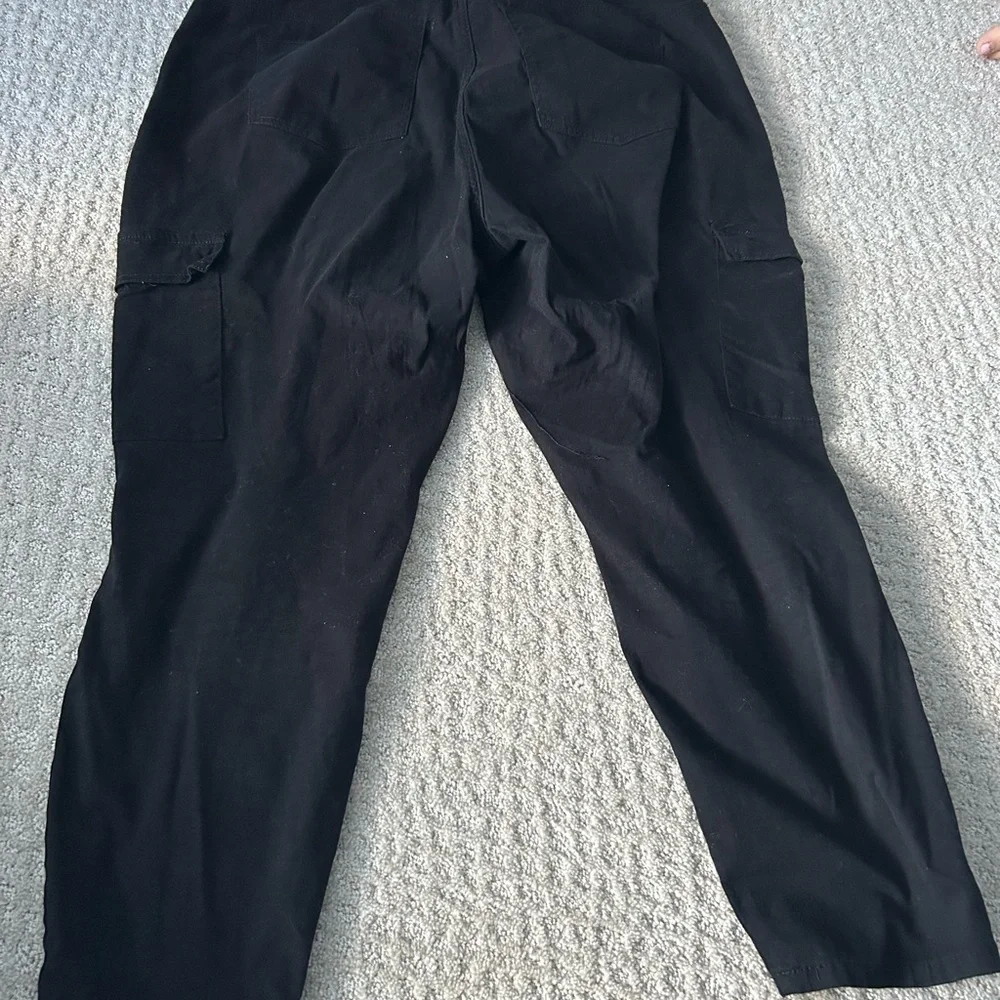 Women’s Black Cargo Pants - Size 20 - Picture 2 of 4